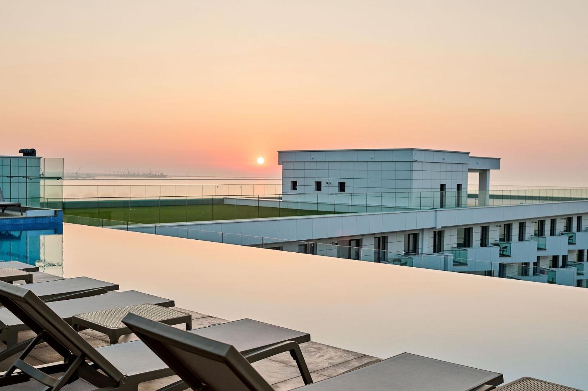 Soleil Anne Studio In Infinity Beach Resort - Parking Mamaia Buitenkant foto