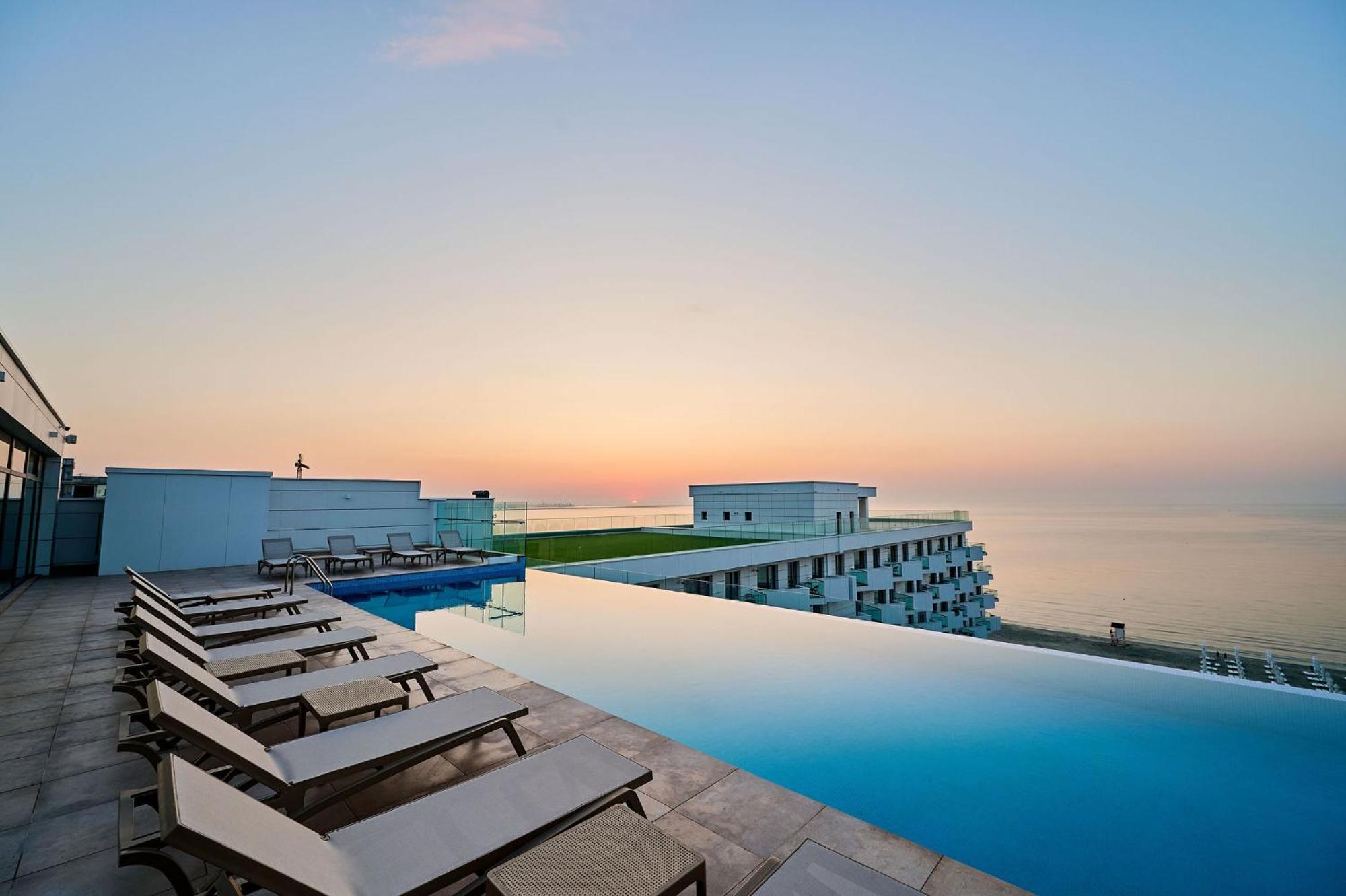 Soleil Anne Studio In Infinity Beach Resort - Parking Mamaia Buitenkant foto